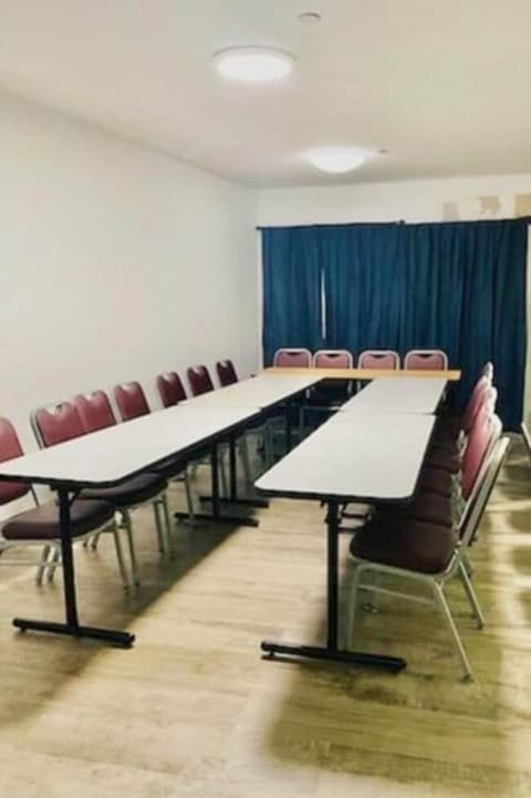 Ocean's Sound Hotel, Business center