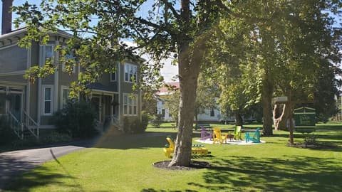 The Lark & Loon Inn, Exterior