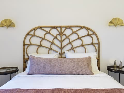 La Maltese Estate, Room