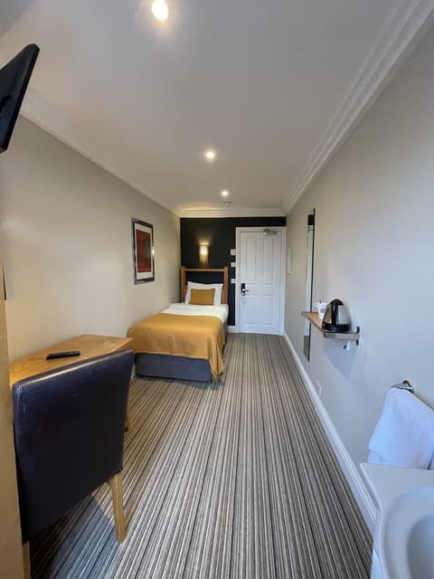 Shandon Hotel, Room
