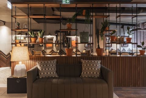 Fontinha Porto, Trademark Collection by Wyndham, Lobby