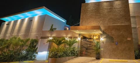 Hotel Naoz, Front of property