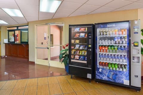 H3 Inn & Suites - LAX Airport - Los Angeles, Reception