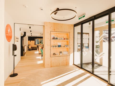 Alpin - Studios & Suites, Interior entrance