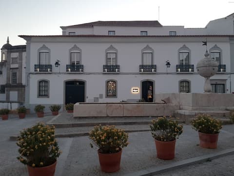 MouraSuites Hotel, Front of property