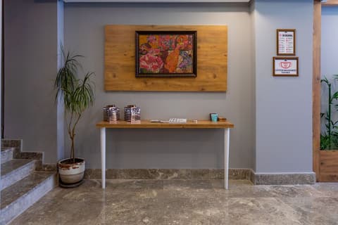 Der Inn Hotel, Interior entrance