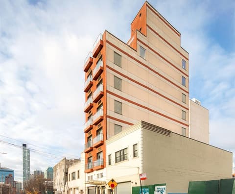 The Modernist Hotel, Front of property