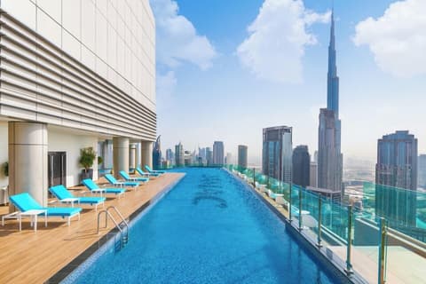 Paramount Hotel Midtown, Infinity pool