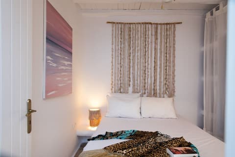 Elegant villa with ocean views & 2 pools, Room