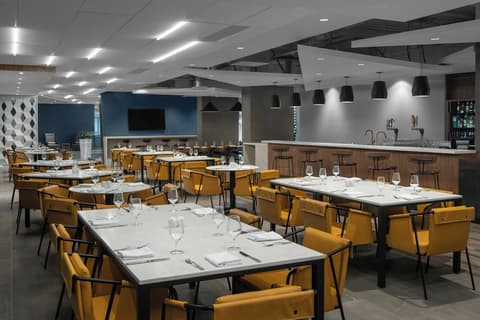 Courtyard By Marriott Calgary Downtown, Restaurant