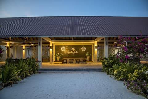 Hondaafushi Island Resort, Reception