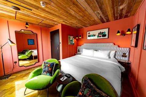 The Dean Galway, Room