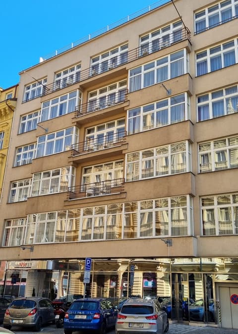 Hotel Amarilis, Front of property