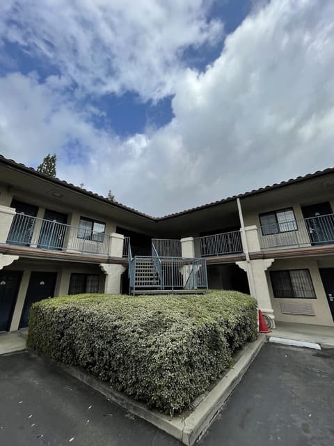 Chino Motel, Front of property