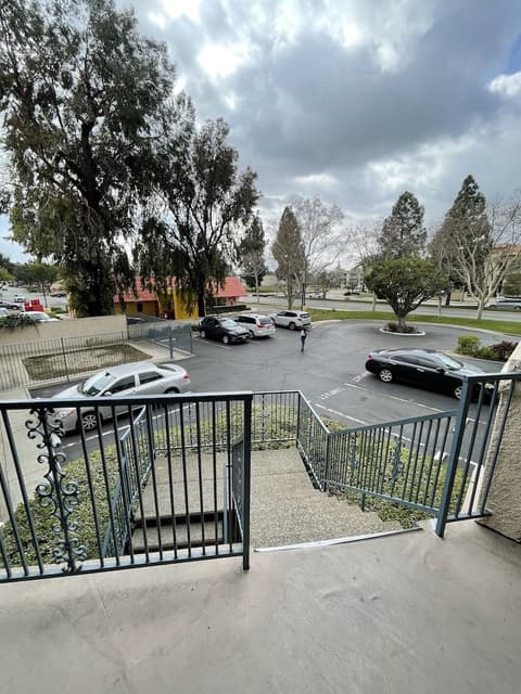 Chino Motel, Exterior