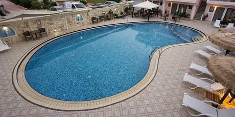 Flamingos Hotel, Pool