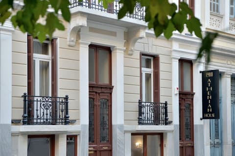 1900 Athenian House, Front of property