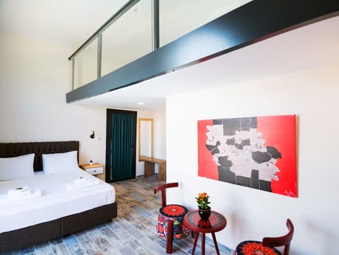 Juliet Alacati, Room