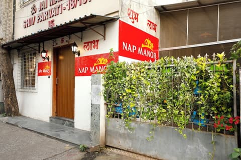 Nap Manor Hostels, Property entrance