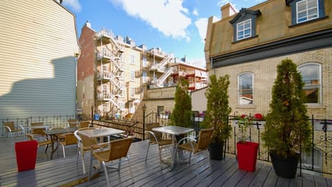 Manoir Sainte Geneviève, Terrace/patio