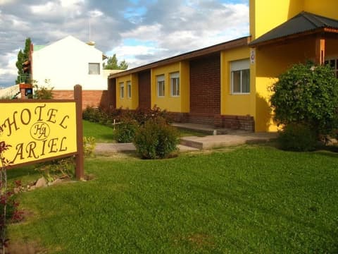 Hotel Ariel, Exterior