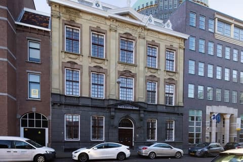 The Velvet Lodge, Front of property