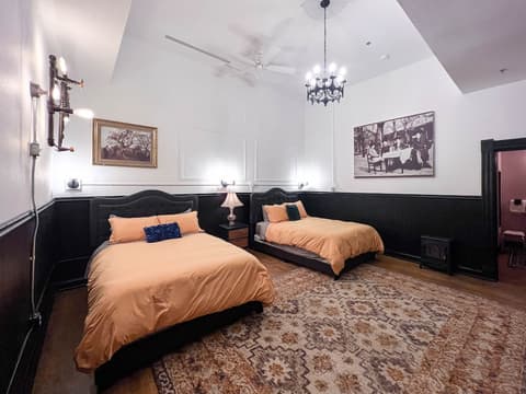 The Oliver Inn, Room