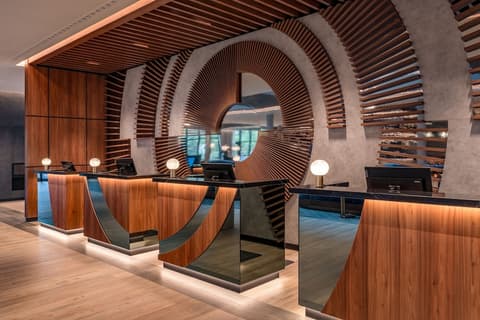 Geneva Marriott Hotel, Reception