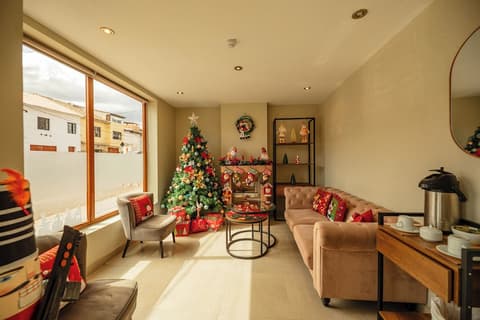 Saska Boutique, Reception