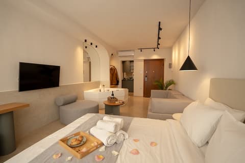 Sea & the City, Room