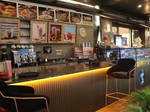 Isnova Hotel, Restaurant