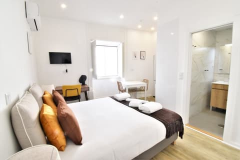 SOPHIA STUDIOS, Room