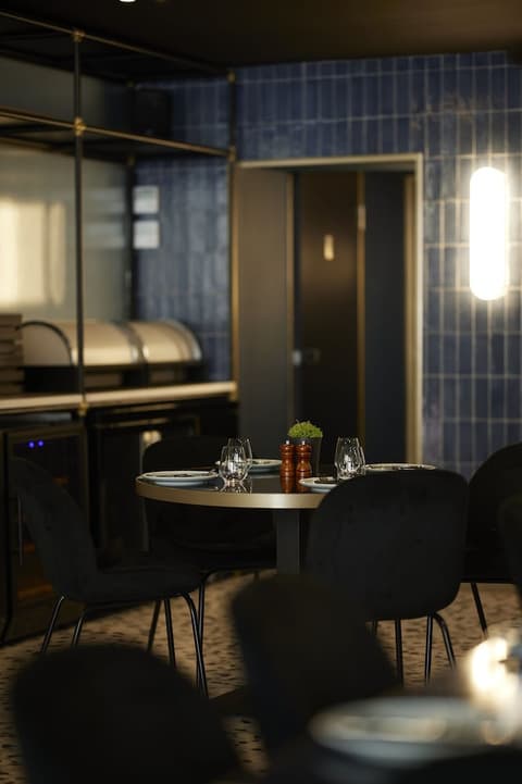 The Port Square Hotel, Restaurant