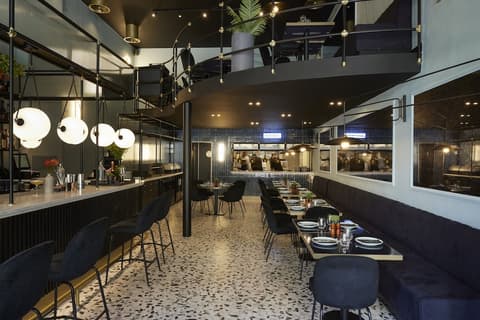 The Port Square Hotel, Restaurant