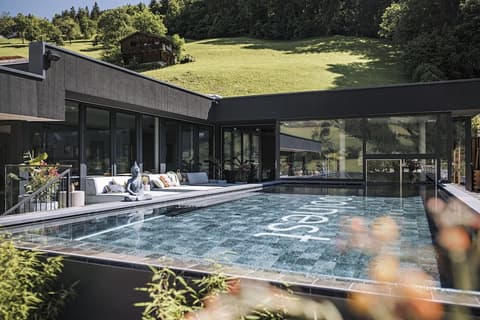 Coolnest, Pool