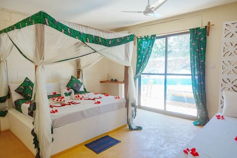 Tropicana Garden, Room