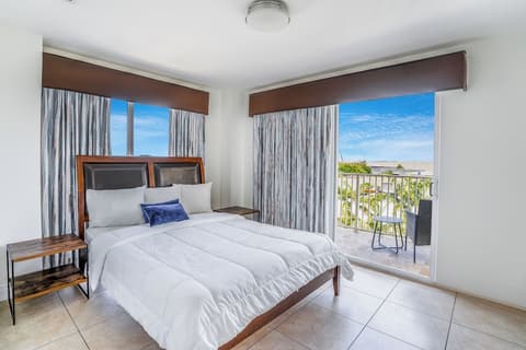 South River Suites, Room