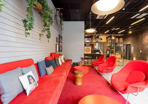 Charlie Alphaville, Interior