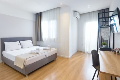 Elephant Suites, Room