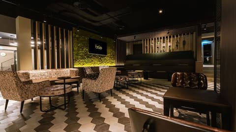 FreshSuites & Bar, Restaurant