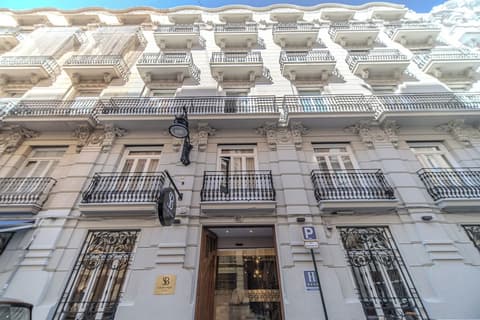 Soho Boutique Turia, Front of property