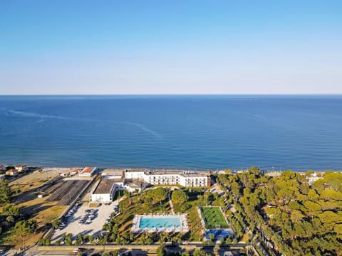 Futura Club Eleamare, Front of property