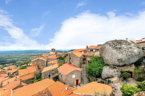 Casa das 10 Janelas at Monsanto, Exterior