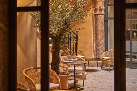 PuroGrand Hotel, Courtyard