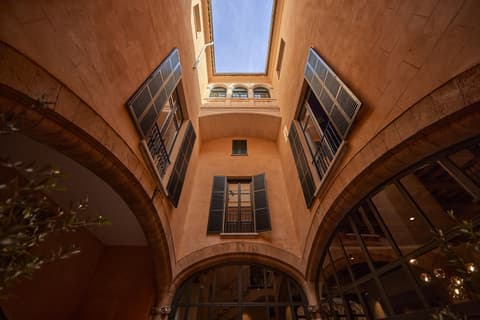 PuroGrand Hotel, Courtyard