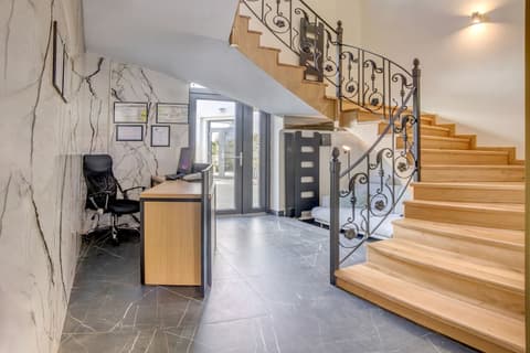 Hotel Forty One Bucharest, Reception