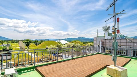 Gyeongju Jang, Exterior