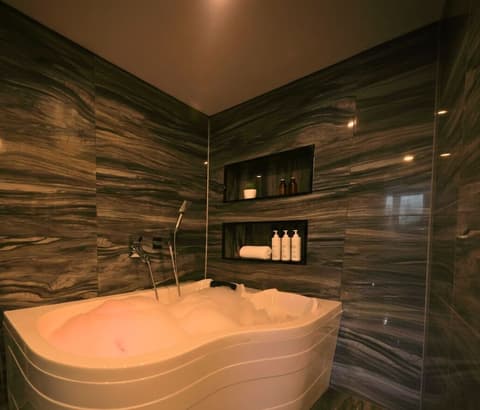 Best Western Izmir Hotel, Jetted tub