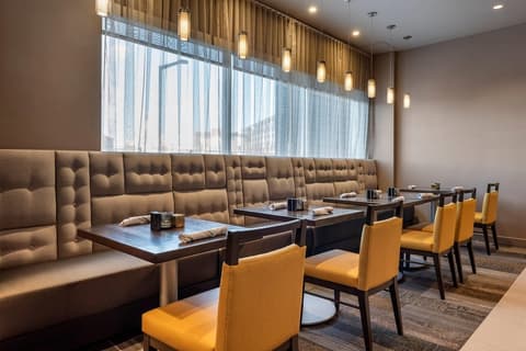 Cambria Hotel Minneapolis Downtown, Dining