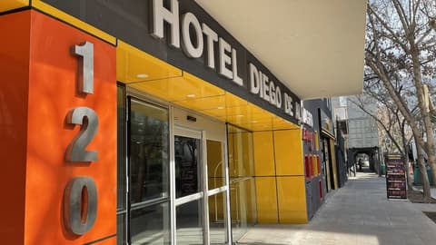 Diego de Almagro Providencia Express, Front of property